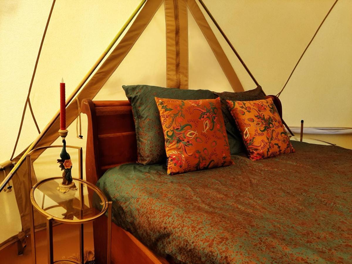 Glamping De Vrije Wind, Tentverhuur Houwerzijl エクステリア 写真